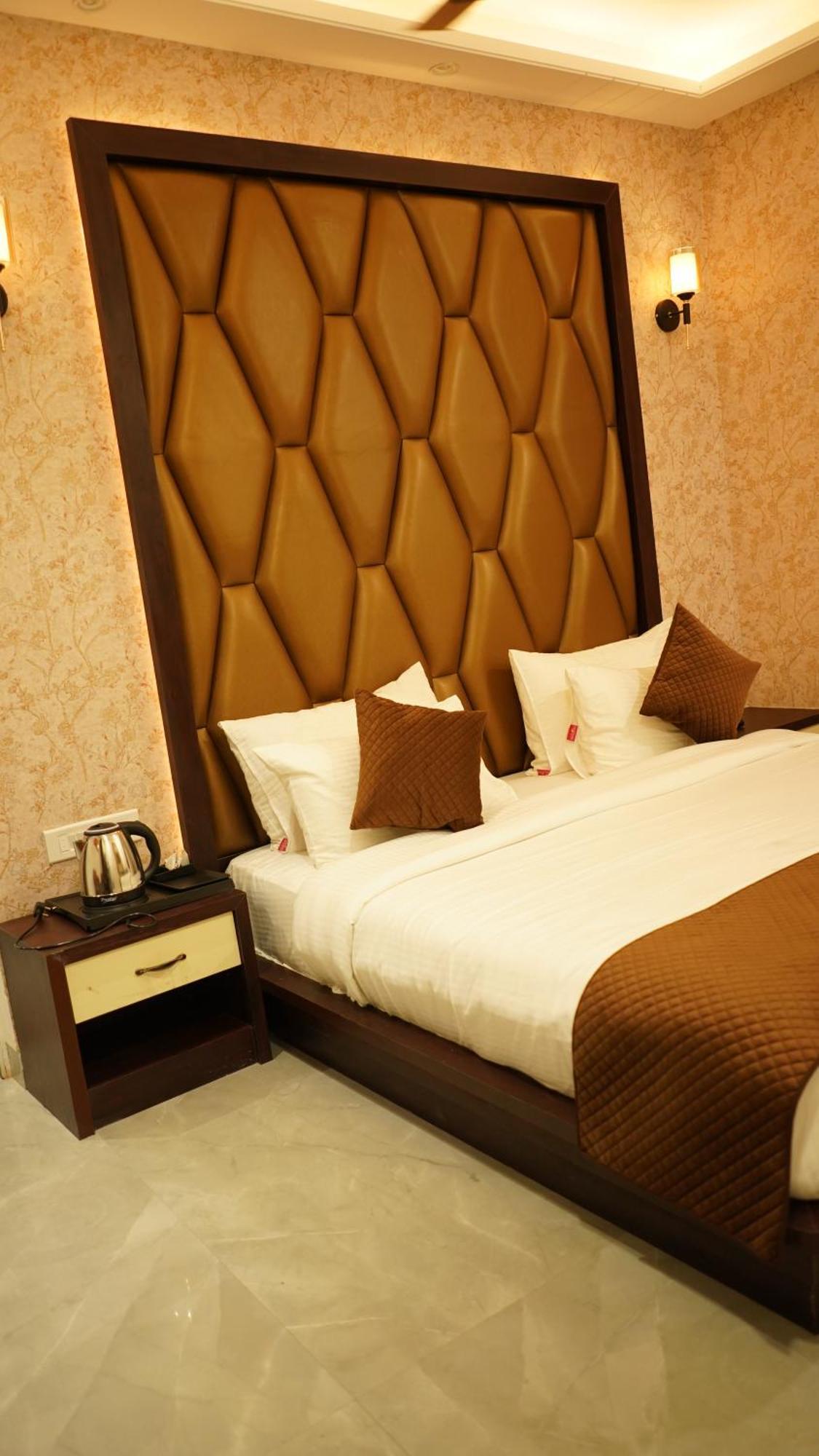 Hotel Silver Pearl Alīgarh Exterior foto